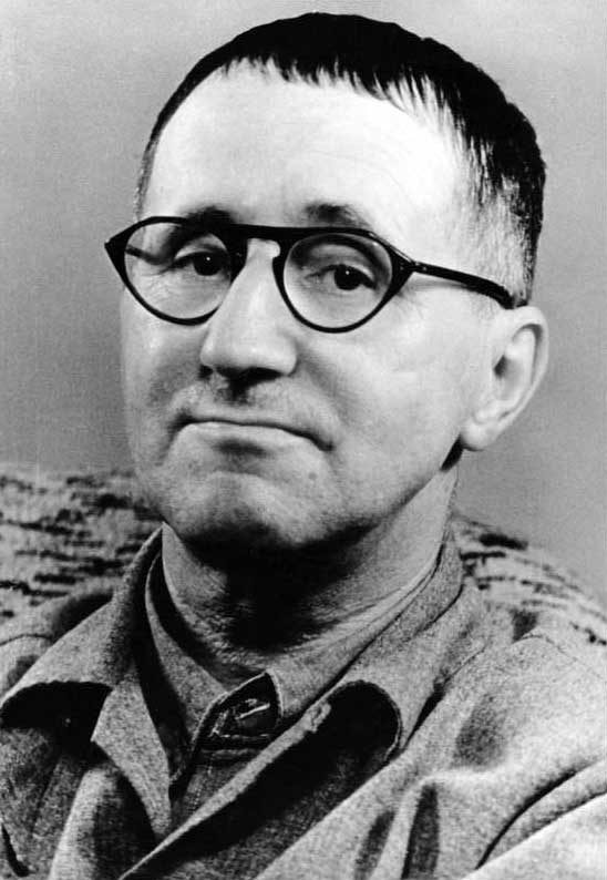 Bertolt Brecht est un dramaturge, metteur en scène, écrivain et poète allemand.