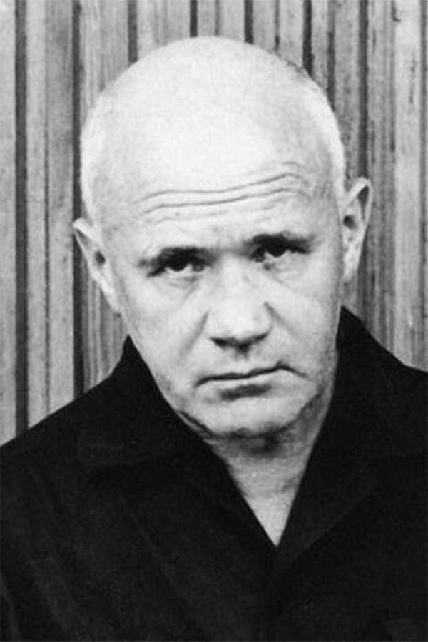 Jean Genet, est un écrivain, poète et auteur dramatique français.